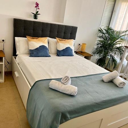 Small Apartament By The Sea Malaga Bagian luar foto