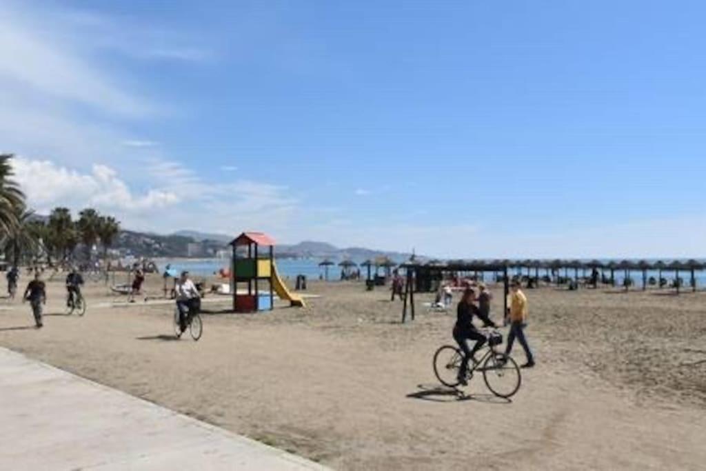 Small Apartament By The Sea Malaga Bagian luar foto