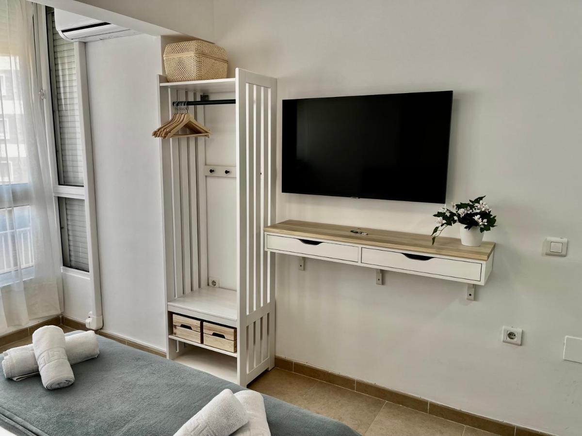 Small Apartament By The Sea Malaga Bagian luar foto