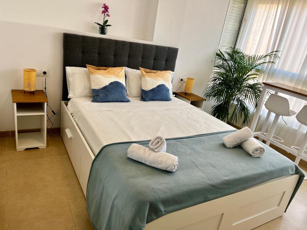 Small Apartament By The Sea Malaga Bagian luar foto